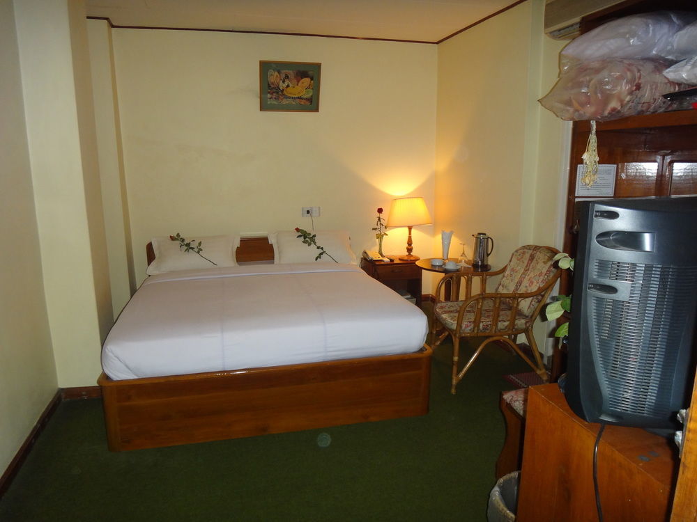 Chit Sayar Hotel Rangum Exterior foto